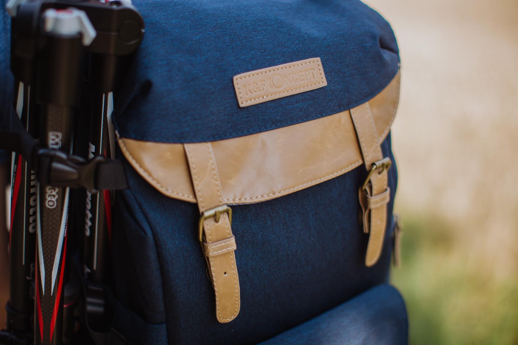 ギアを収納できるスペースがたくさんある、本当にクールなヒップスターカメラバックパック